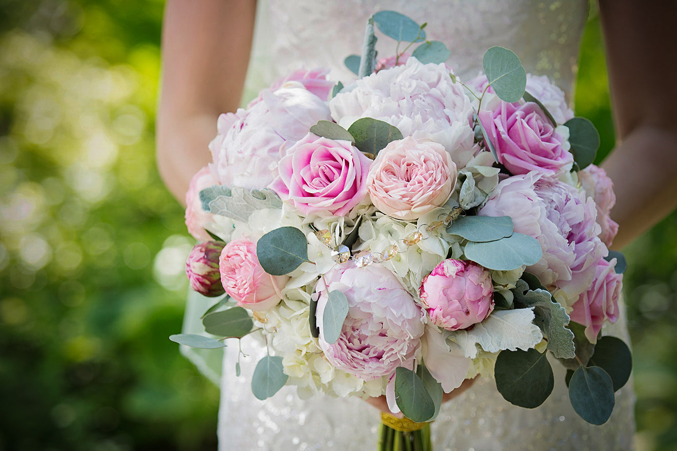 beautiful bridal boquet for weddings in sherwood park, edmonton, st albert, leduc, Beaumont